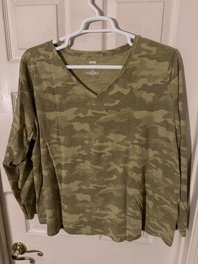 EVRI 3X Everyday Tee Olive Camo V-Neck Long Sleeve Tee
